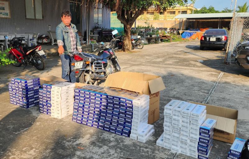 An Giang: Tạm giữ hình sự đối tượng vận chuyển 2.600 bao thuốc lá lậu