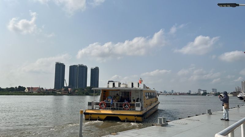 TP. HCM: Xử lý nghiêm các trường hợp vi phạm về an toàn giao thông thủy, chiếm dụng dạ cầu