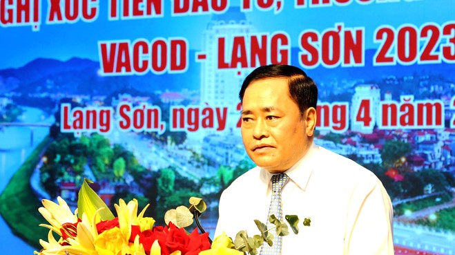 Đồng chí Hồ Tiến Thiệu, Phó Bí thư Tỉnh ủy, Chủ tịch UBND tỉnh Lạng Sơn phát biểu tại hội nghị