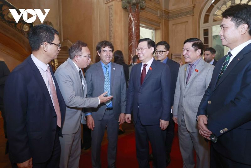 Chủ tịch Quốc hội Vương Đình Huệ dựu kiện kỉ niệm 50 năm quan hệ Argentina – Việt Nam hiện tại và tương lai
