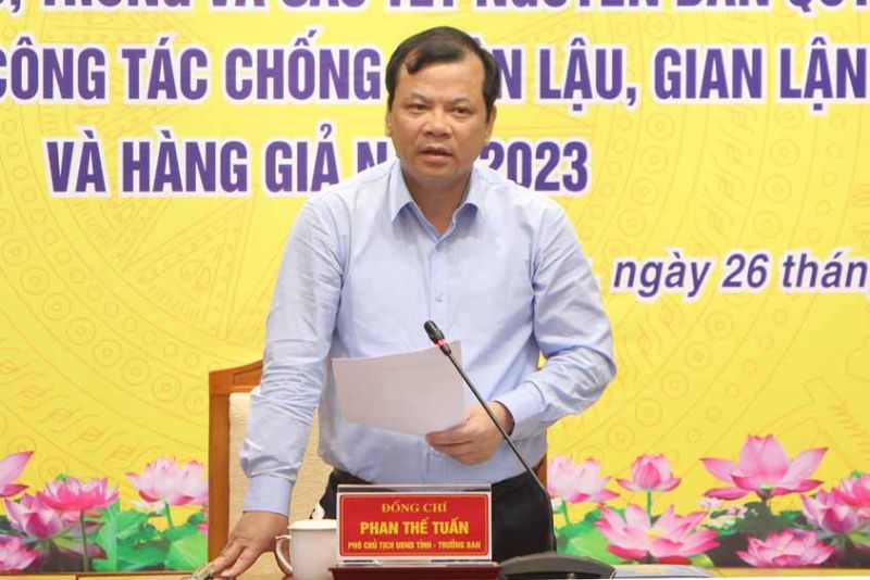 Ông Phan Thế Tuấn, Phó Chủ tịch UBND tỉnh, Trưởng Ban chỉ đạo chống buôn lậu, gian lận thương mại và hàng giả tỉnh Bắc Giang chủ trì hội nghị