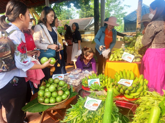 Chợ phiên huyện vùng núi Nam Đông