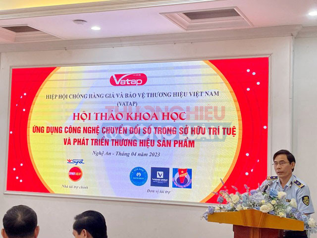Ông Nguyễn Xuân Đôn – Cục phó Cục Quản lý thị trường Nghệ An phát biểu tham luận tại Hội thảo