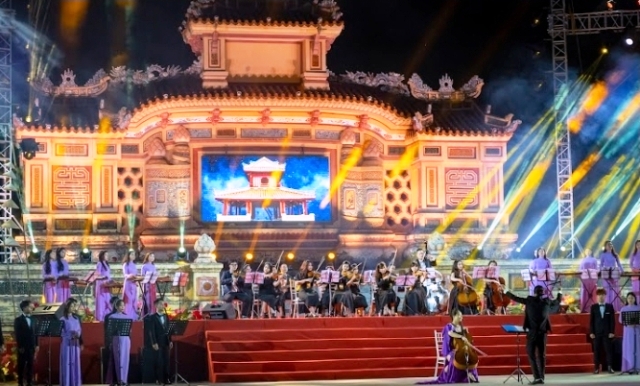 Rực rỡ sắc màu và ánh sáng tại Lễ khai mạc Festival nghề truyền thống Huế 2023