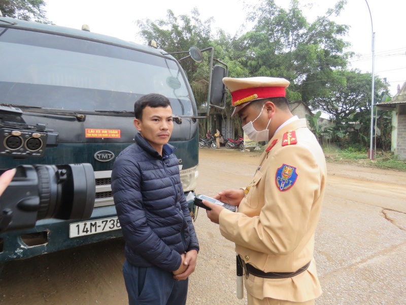 Công an tỉnh Thanh Hoá đã đồng loạt ra quân tuần tra, xử lý nghiêm các vi phạm trên các tuyến quốc lộ, tỉnh lộ