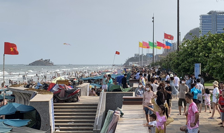 Vũng Tàu: Đón hàng chục nghìn lượt du khách vào ngày đầu nghỉ lễ