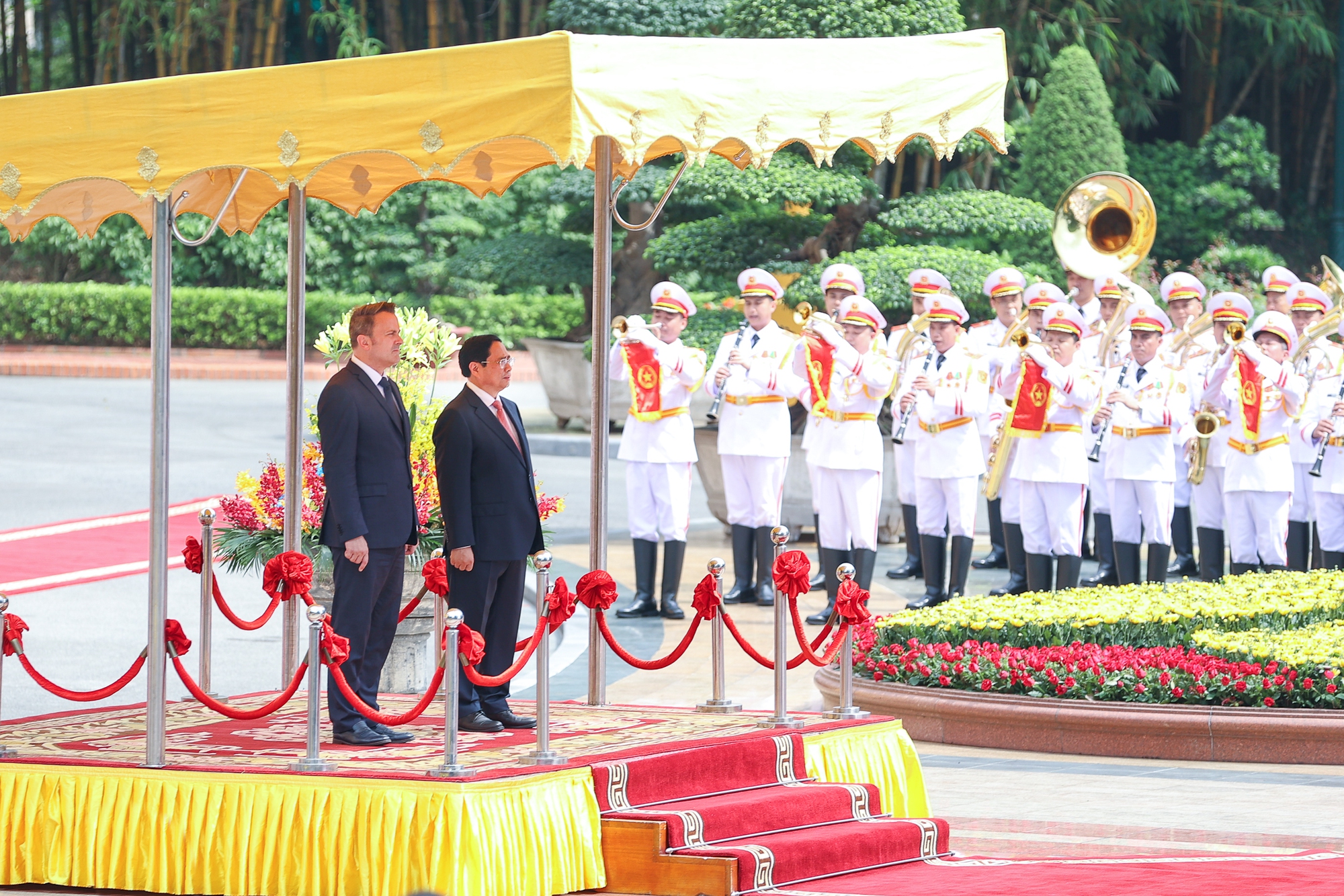 Thủ tướng Phạm Minh Chính chủ trì lễ đón Thủ tướng Xavier Bettel cùng đoàn đại biểu cấp cao Luxembourg, được tổ chức trọng thể tại Phủ Chủ tịch - Ảnh: VGP/Nhật Bắc
