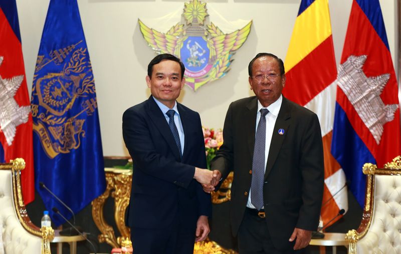 Phó Thủ tướng Chính phủ Trần Lưu Quang đến chào Samdech Tea Banh, Phó Thủ tướng, Bộ trưởng Bộ Quốc phòng Vương quốc Campuchia