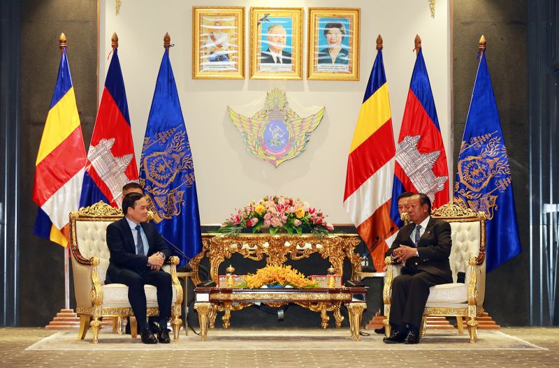 Phó Thủ tướng khẳng định việc đoàn Việt Nam tham gia SEA Games 32 với số lượng thành viên lên tới hơn 1000 người, tham gia 30/36 môn thi đấu thể hiện trách nhiệm cao, sự ủng hộ tích cực của Việt Nam đối với Campuchia nói riêng và ASEAN nói chung