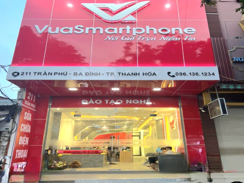 VuaSmartphone là đơn vị tiên phong, đi đầu trong lĩnh vực sửa chữa, thay thế linh kiện cũng như đào tạo nghề cho các học viên.