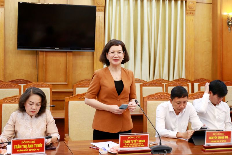Bà Trần Tuyết Minh - Phó Chủ tịch UBND tỉnh Bình Phước phát biểu tại buổi làm việc