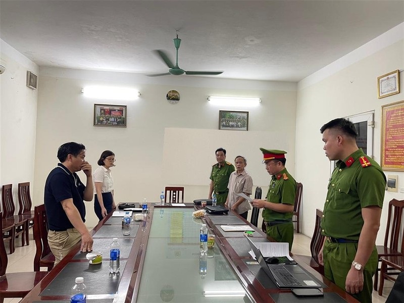 Cơ quan công an thi hành lệnh bắt tạm giam đối với bị can Nguyễn Văn Đức