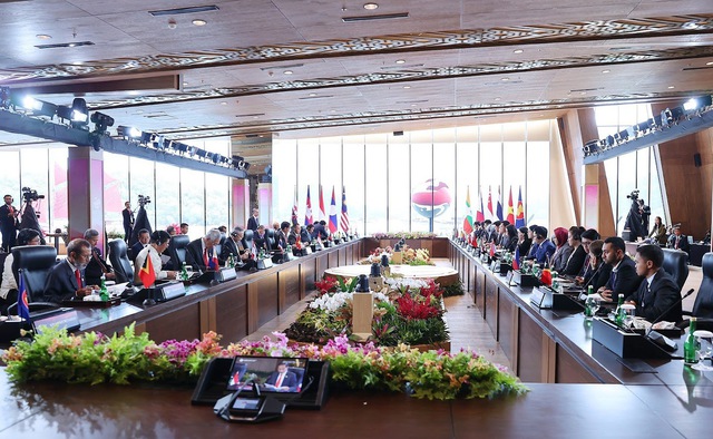 Đối thoại giữa Lãnh đạo các nước ASEAN và đại diện thanh niên ASEAN - Ảnh: VGP/Nhật Bắc