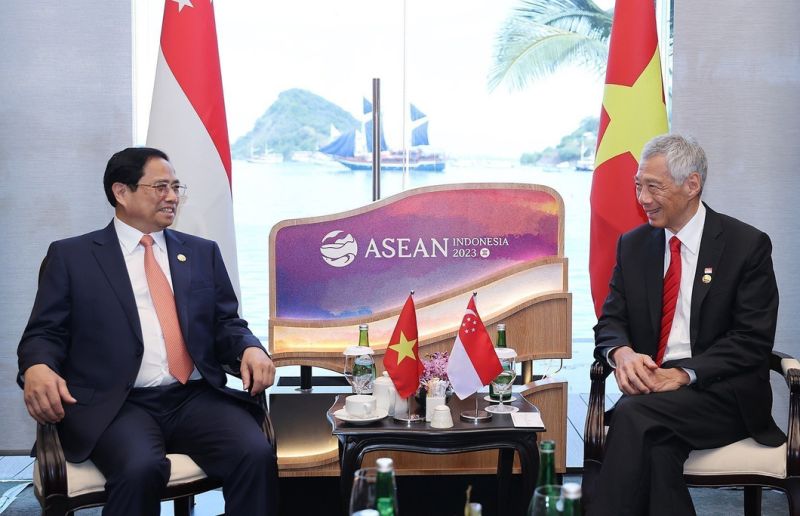 Thủ tướng Phạm Minh Chính gặp Thủ tướng Singapore Lý Hiển Long - Ảnh: TTXVN
