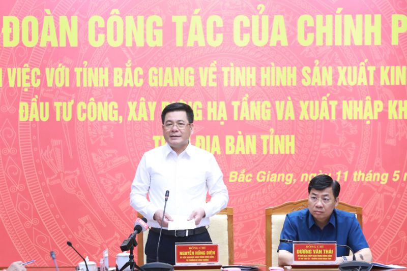 Ông Nguyễn Hồng Diên trao đổi về các giải pháp tháo gỡ khó khăn trong lĩnh vực sản xuất, kinh doanh, đầu tư công, xây dựng, xuất nhập khẩu