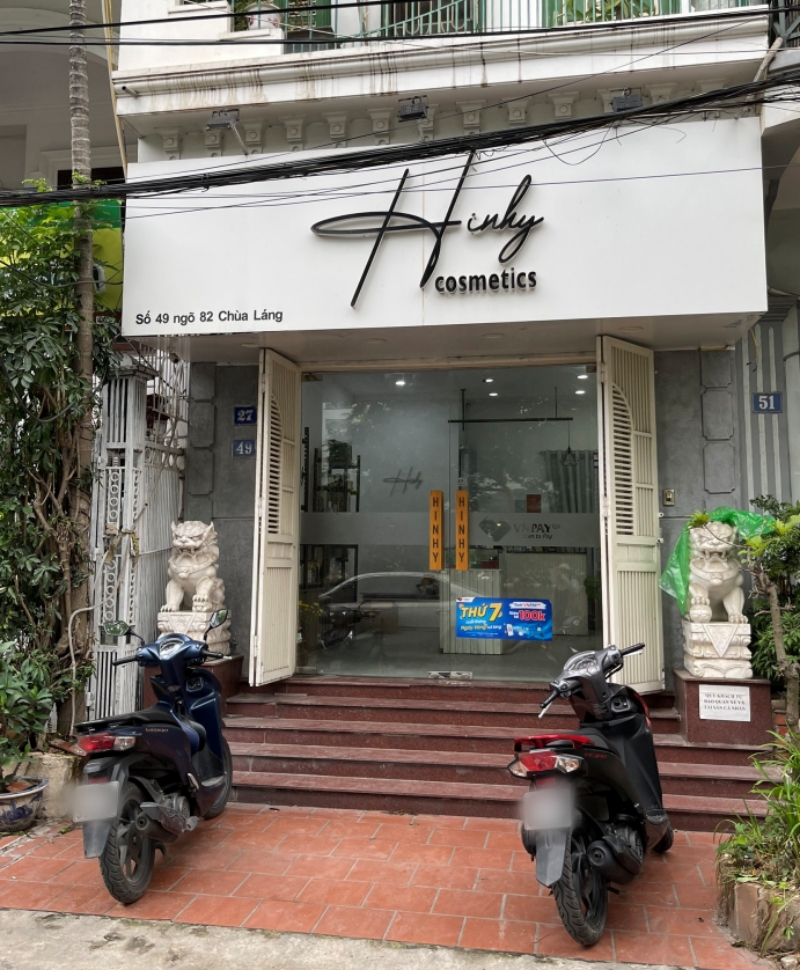 Cửa hàng mỹ phẩm Hinhy Cosmetics: Bày bán hàng hóa không tem nhãn phụ tiếng Việt?