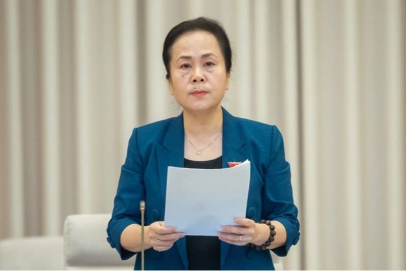 Phó Chủ nhiệm Ủy ban Tài chính, Ngân sách Nguyễn Vân Chi trình bày báo cáo thẩm tra