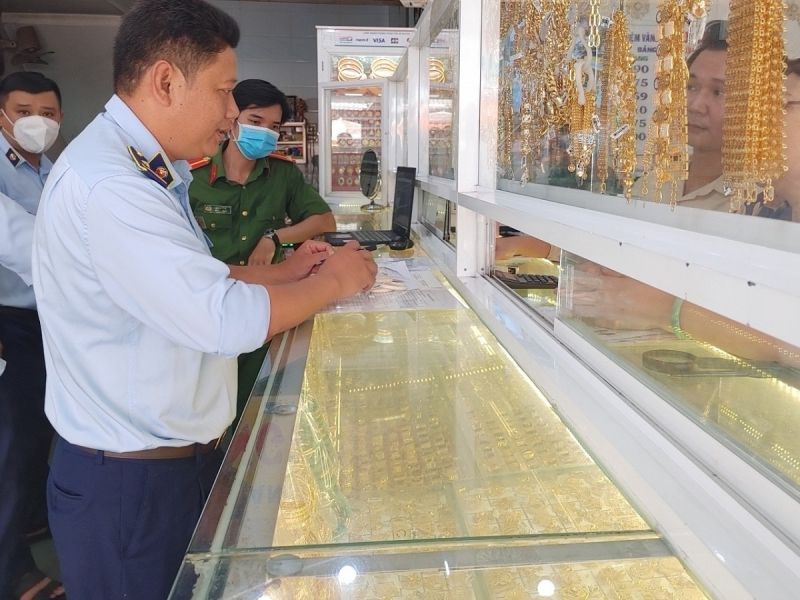 Kiên Giang: Phát hiện 2 doanh nghiệp kinh doanh trang sức mỹ nghệ nghi làm từ ngà voi