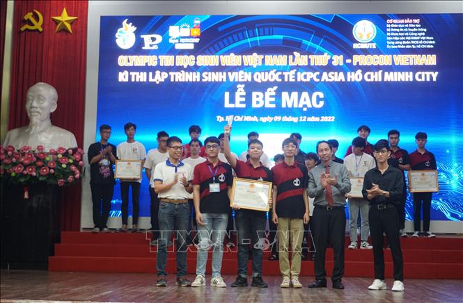 Hình ảnh tại Lễ bế mạc Cuộc thi Olympic Tin học sinh viên Việt Nam lần thứ 31, năm 2022 - Procon Việt Nam và Kỳ thi lập trình sinh viên quốc tế ICPC khu vực châu Á - TP Hồ Chí Minh 2022 diễn ra vào tháng 12-2022. (Ảnh: TTXVN)