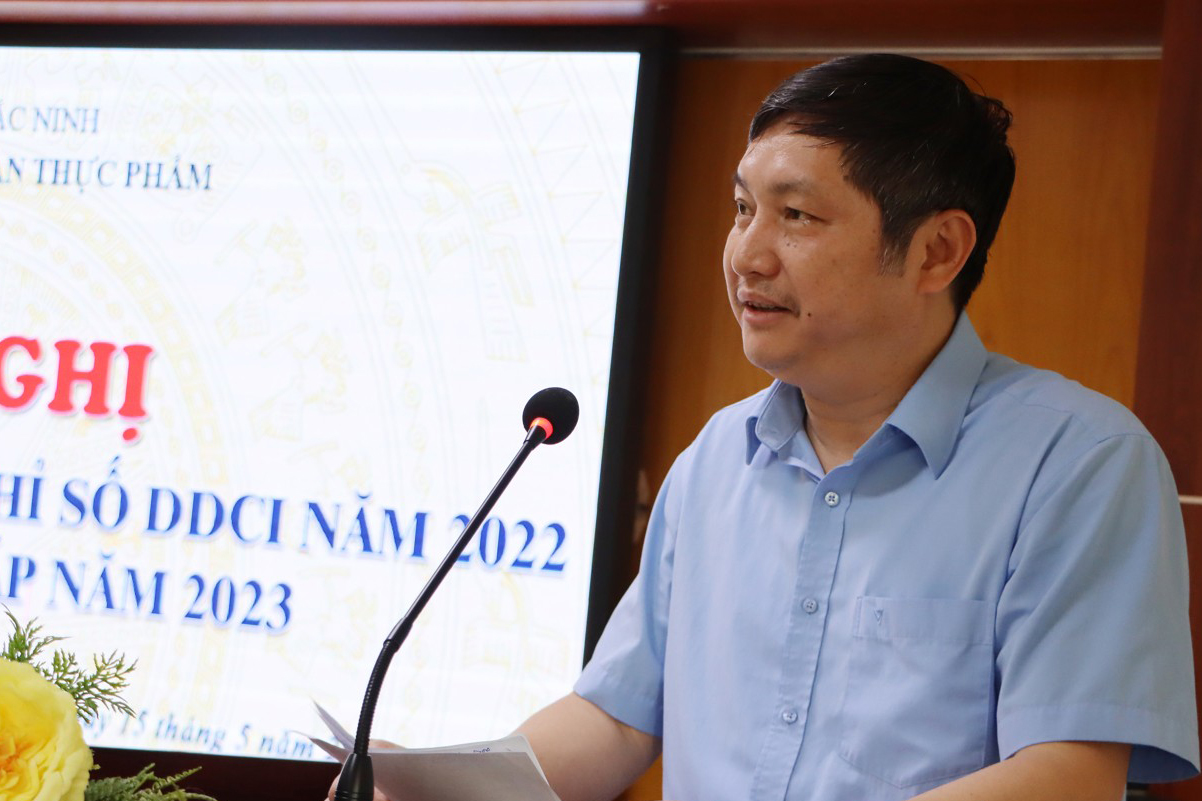 Trưởng Ban Quản lý an toàn thực phẩm tỉnh Nguyễn Vinh Thanh phát biểu tại hội nghị