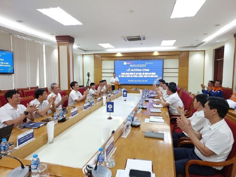 Công ty Điện lực Quảng Ninh tổ chức buổi Lễ hưởng ứng Tháng hành động về ATVSLĐ và Tuần lễ Quốc gia phòng, chống thiên tai năm 2023