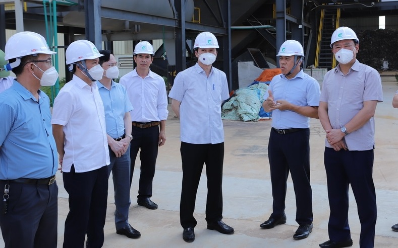 ông Đỗ Minh Tuấn, Phó Bí thư Tỉnh ủy, Chủ tịch UBND tỉnh Thanh Hóa đã đi kiểm tra tiến độ triển khai thực hiện dự án Nhà máy xử lý rác thải sinh hoạt tại xã Đông Nam