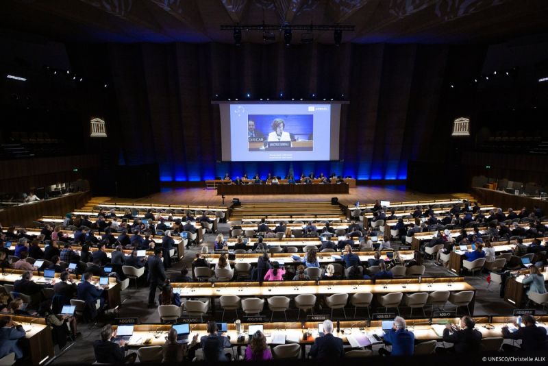 Phiên khai mạc kỳ họp thứ 216 Hội đồng chấp hành UNESCO. Anh: Unesco
