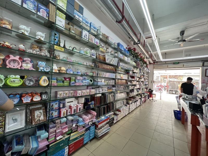 Khu vực bán đồ dùng học tập, văn phòng phẩm tại siêu thị Thành Đô 352 Giải Phóng, Thanh Xuân, Hà Nội