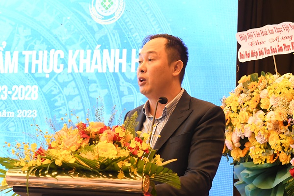 Ông Lê Văn Lượng, thay mặt hiệp hội báo cáo Dự thảo điều lệ của Hiệp hội.