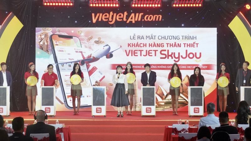 Lãnh đạo Vietjet thực hiện nghi thức ra mắt chính thức chương trình khách hàng thân thiết Vietjet SkyJoy