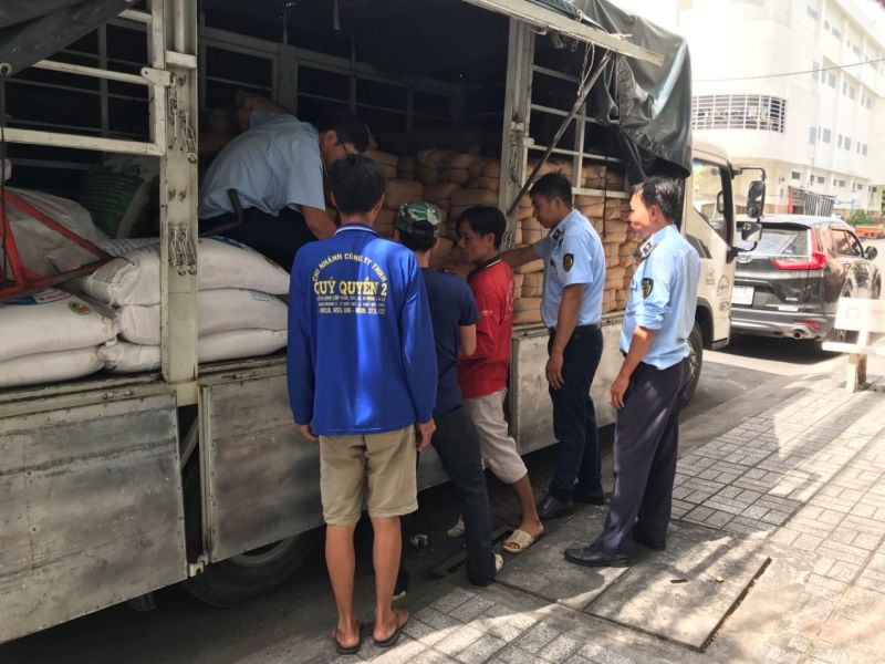 An Giang: Tạm giữ 5,4 tấn đường cát vi phạm về nhãn hàng hóa