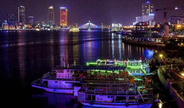 Các tàu du lịch tại cảng Sông Hàn sẽ di dời sang địa điểm mới trong thời gian diễn ra Lễ hội pháo hoa.