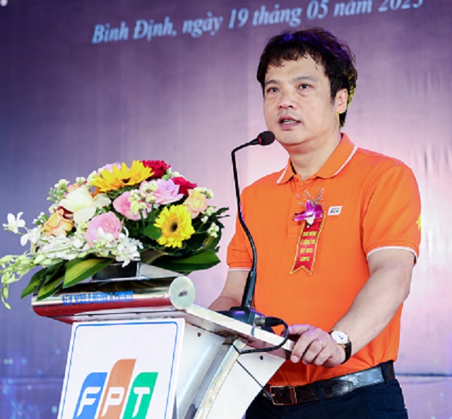 Ông Nguyễn Văn Khoa, Tổng Giám đốc Tập đoàn FPT giới thiệu về dự án. N.B