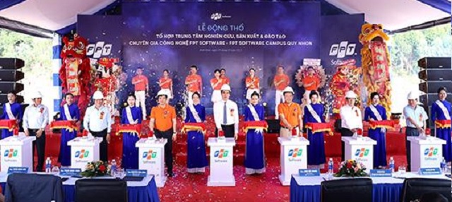 Lãnh đạo tỉnh Bình Định và Tập đoàn FPT thực hiện nghi thức động thổ dự án.