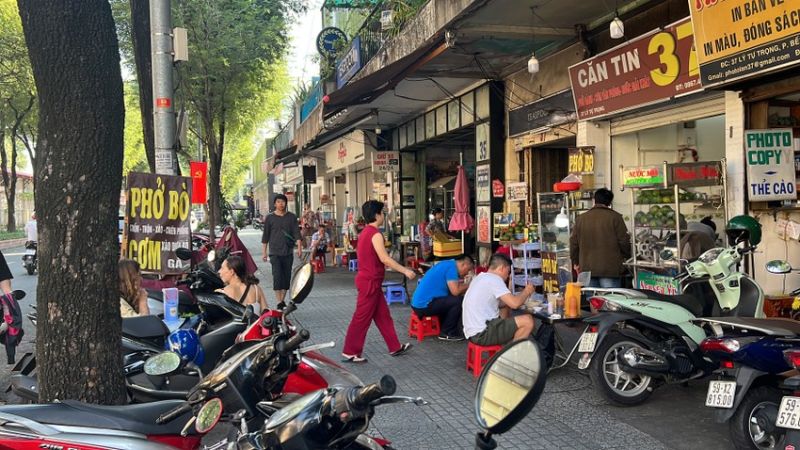 TP. HCM: Xử lý nghiêm hành vi vi phạm pháp luật về sử dụng lòng, lề đường, vỉa hè