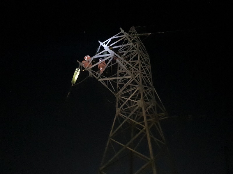 3Đến 2h33’ ngày 19/5/2023, PC Quảng Ninh đã xử lý xong điểm mất an toàn trên đường dây và khôi phục đường dây cấp điện trở lại cho khách hàng