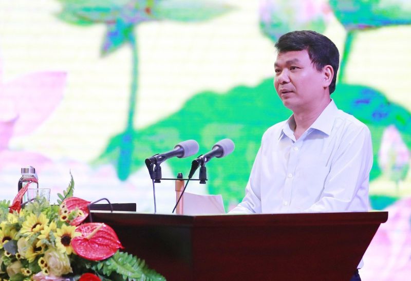 y viên Trung ương Đảng, Bí thư Tỉnh ủy, Trưởng đoàn Đại biểu Quốc hội tỉnh Lào Cai Đặng Xuân Phong phát biểu tại hội nghị