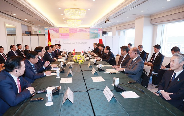 Tại hội đàm, hai Thủ tướng nhất trí tăng cường sự tin cậy chính trị thông qua thúc đẩy các chuyến thăm và tiếp xúc cấp cao trong năm 2023 - năm kỷ niệm 50 năm Việt Nam - Nhật Bản thiết lập quan hệ ngoại giao