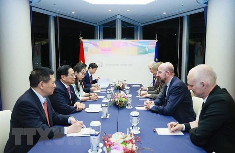 Thủ tướng Phạm Minh Chính và Chủ tịch Hội đồng châu Âu Charles Michel tại buổi gặp