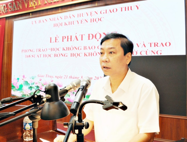 Phó chủ tịch thường trực UBND huyện Giao Thủy, Cao Thành Nam phát biểu