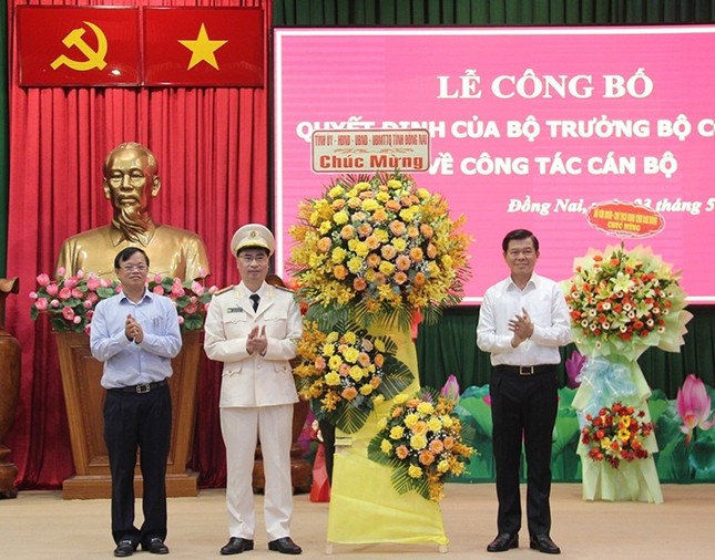 Lãnh đạo tỉnh Đồng Nai chúc mừng thượng tá Nguyễn Mạnh Toàn