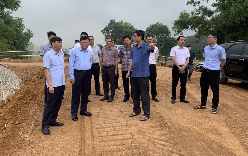 công tác kiểm tra tiến độ thi công Dự án Đường giao thông kết nối khu đô thị Hà Lĩnh (Hà Trung).
