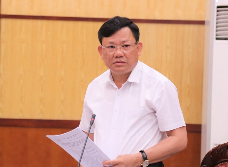 Phó Chủ tịch Ủy ban nhân dân tỉnh Thanh Hóa Nguyễn Văn Thi phát biểu tại phiên họp thường kỳ.