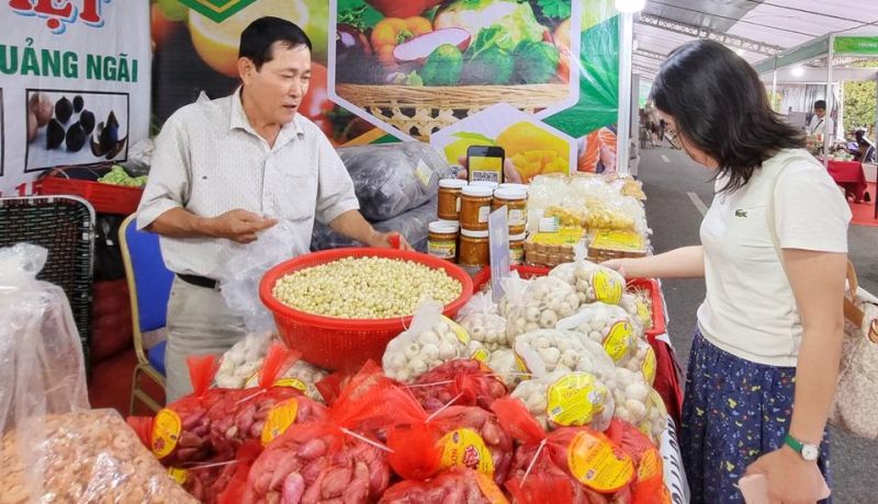 Gian hàng tại Tuần hàng trái cây, nông sản các tỉnh, thành tại Hà Nội