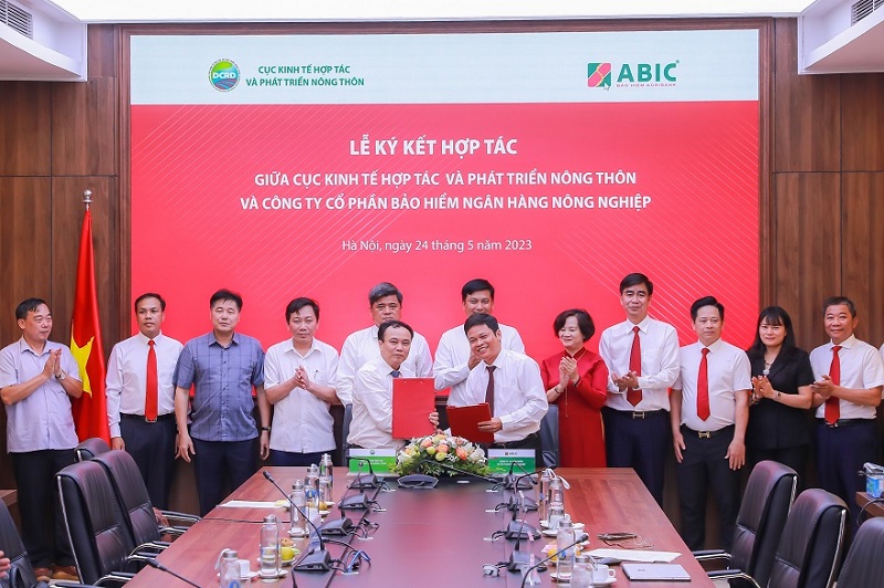 Lễ ký kết giữa Công ty cổ phần Bảo hiểm Ngân hàng Nông nghiệp (ABIC) với Cục Kinh tế hợp tác và Phát triển nông thôn