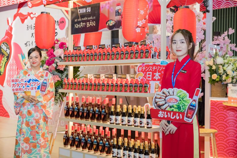 Bộ sản phẩm gia vị khẩu vị Nhật Bản được bày bán tại gian hàng CHIN-SU