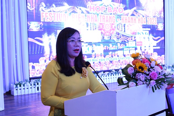 Bà Nguyễn Thị Lệ Thanh- Giám đốc sở Du lịch giới thiệu các hoạt động thuộc ngành du lịch trong Festival Biển Nha Trang 2023