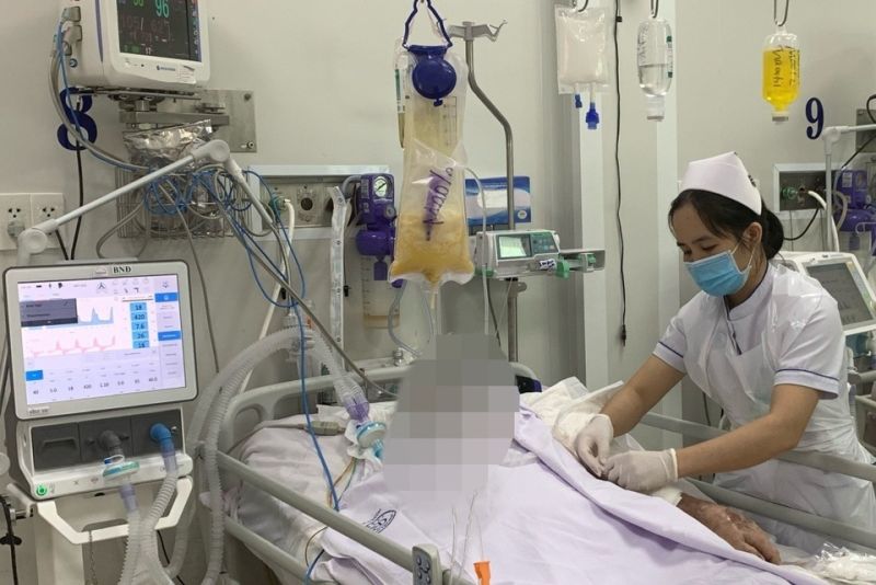 Bệnh nhân ngộ độc botulinum tại TP. Hồ Chí Minh phải điều trị thở máy