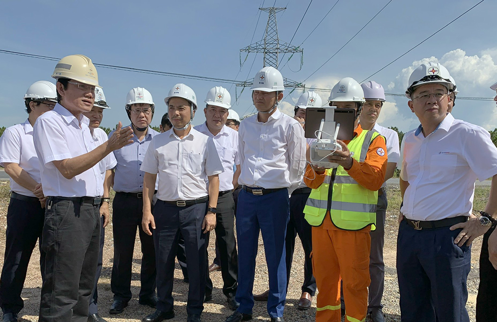 Lãnh đạo EVN, EVNNPT kiểm tra và nghe báo cáo công tác ứng dụng khoa học công nghệ trong quản lý vận hành lưới điện truyền tải tại Quảng Nam