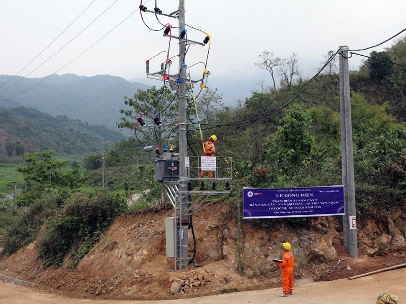 Công ty Điện lực Lai Châu đóng điện TBA cấp điện cho nhân dân